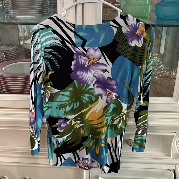 Beautiful top! - Picture 4 of 4